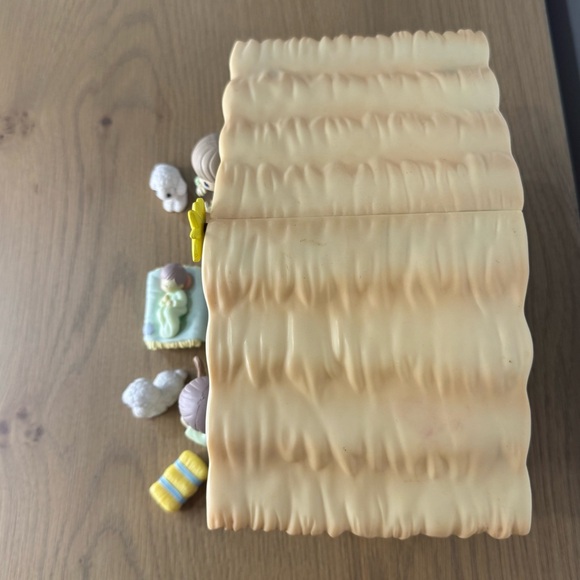 NIB Rare Avon Precious Moments Nativity Playset - Complete 2002 - Picture 5 of 8